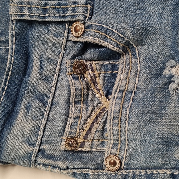 Women's capri jeans by 'Amethyst Jeans'. Size 11 - Picture 7 of 8